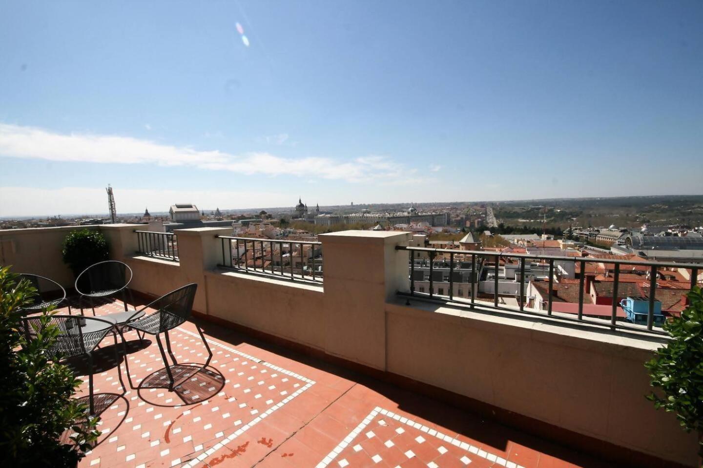Atico En La Gran Via Con Terraza Al Palacio Real Madrid Buitenkant foto